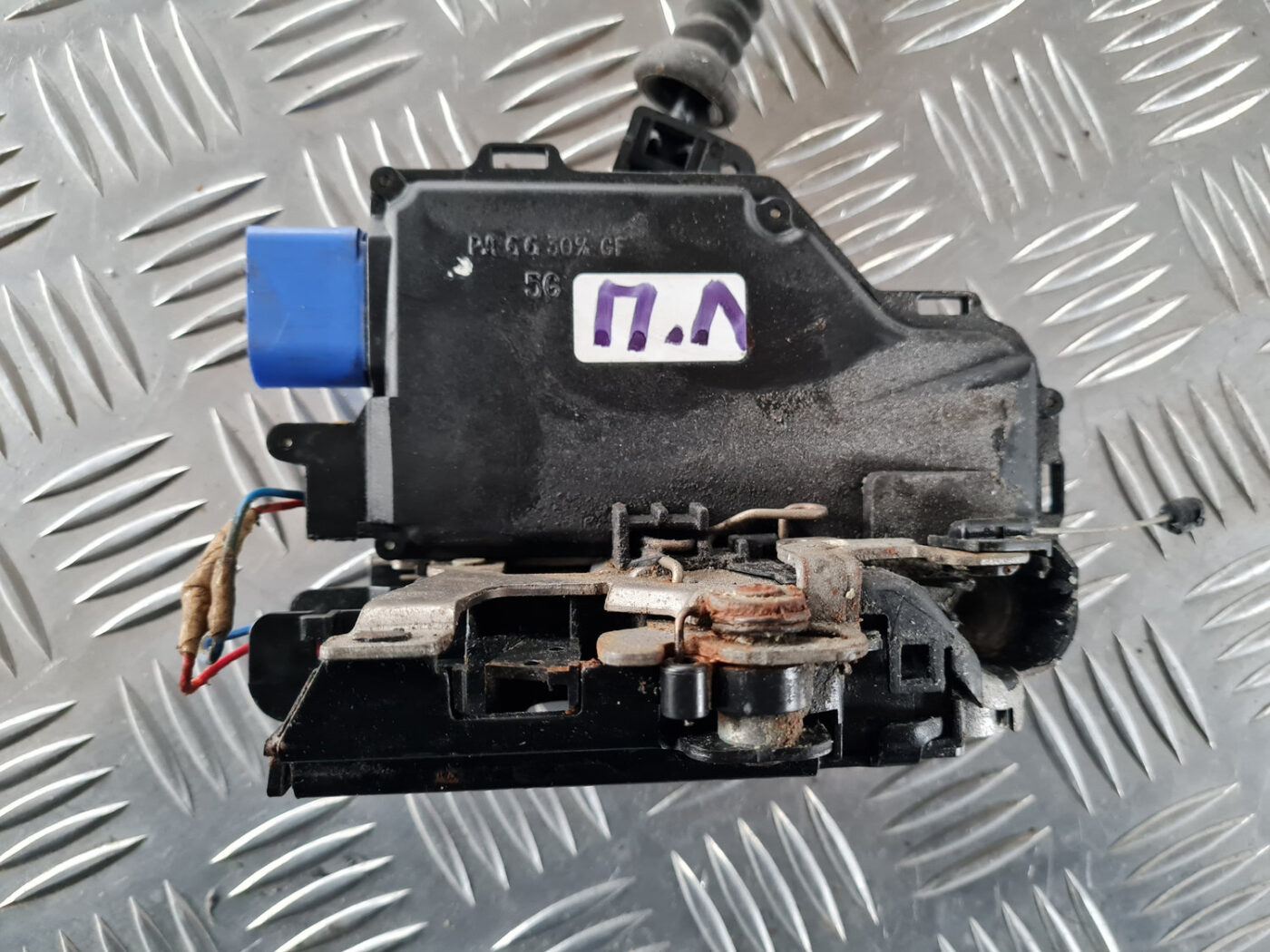 Priekšējo kreiso durvju slēdzene priekš ŠKODA OCTAVIA 2007 2 Priekšējo kreiso durvju slēdzene priekš ŠKODA OCTAVIA 2007