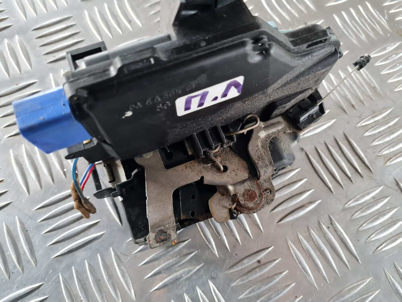 Priekšējo kreiso durvju slēdzene priekš ŠKODA OCTAVIA 2007 8 Priekšējo kreiso durvju slēdzene priekš ŠKODA OCTAVIA 2007