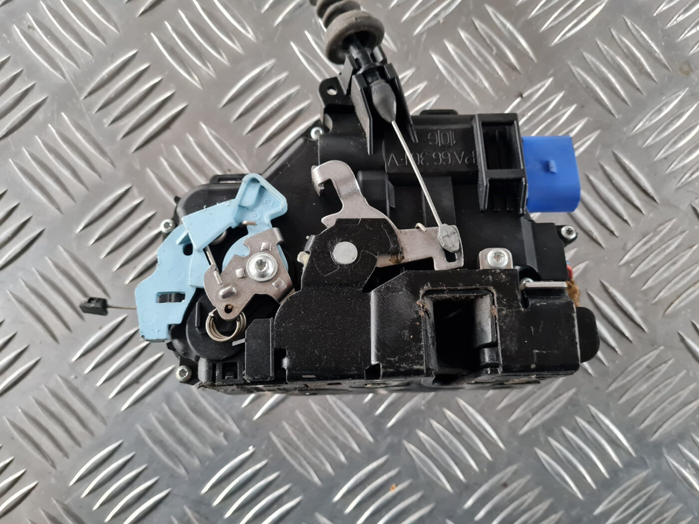 Priekšējo kreiso durvju slēdzene priekš ŠKODA OCTAVIA 2007 7 Priekšējo kreiso durvju slēdzene priekš ŠKODA OCTAVIA 2007