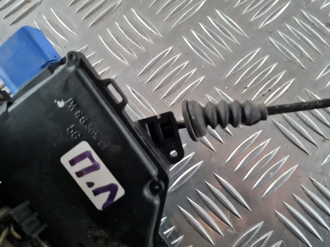 Priekšējo kreiso durvju slēdzene priekš ŠKODA OCTAVIA 2007 3 Priekšējo kreiso durvju slēdzene priekš ŠKODA OCTAVIA 2007