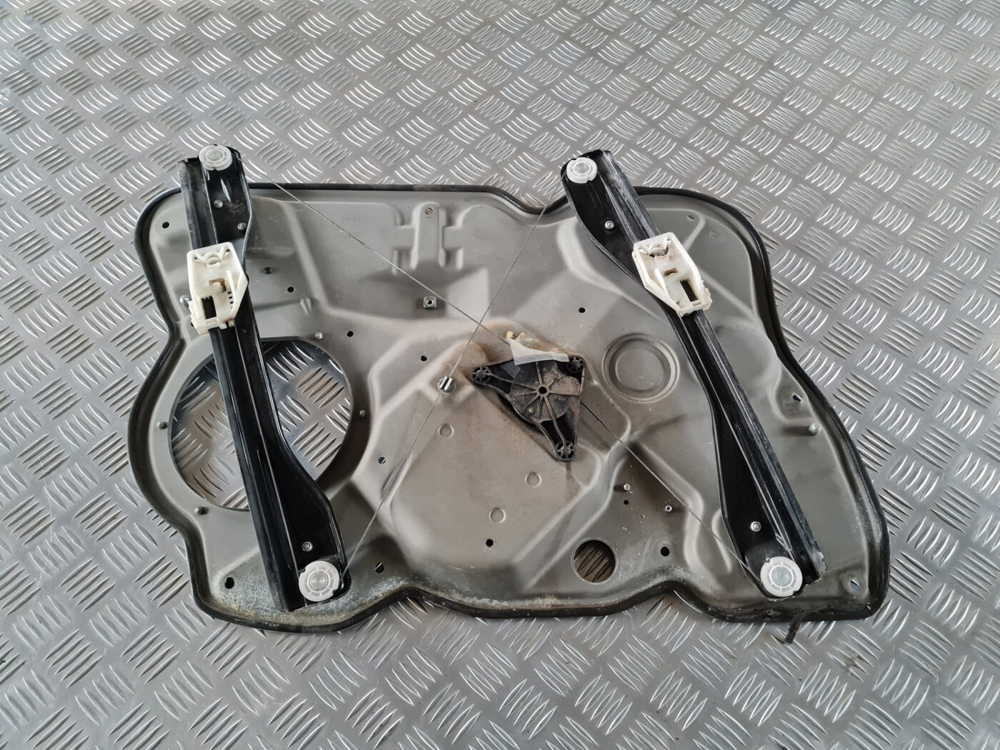 Stikla pacelšanas mehānisma panele priekš ŠKODA OCTAVIA 2007 1 Stikla pacelšanas mehānisma panele priekš ŠKODA OCTAVIA 2007