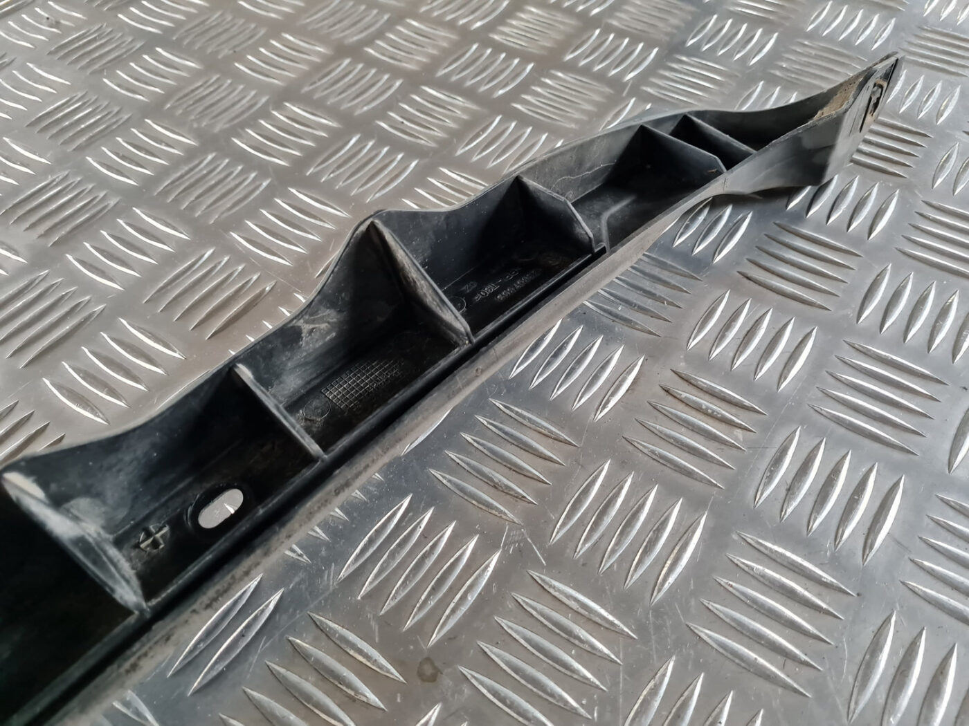 Aizmugurējā spārna un bufera stiprinājums priekš ŠKODA OCTAVIA 2007 5 Aizmugurējā spārna un bufera stiprinājums priekš ŠKODA OCTAVIA 2007