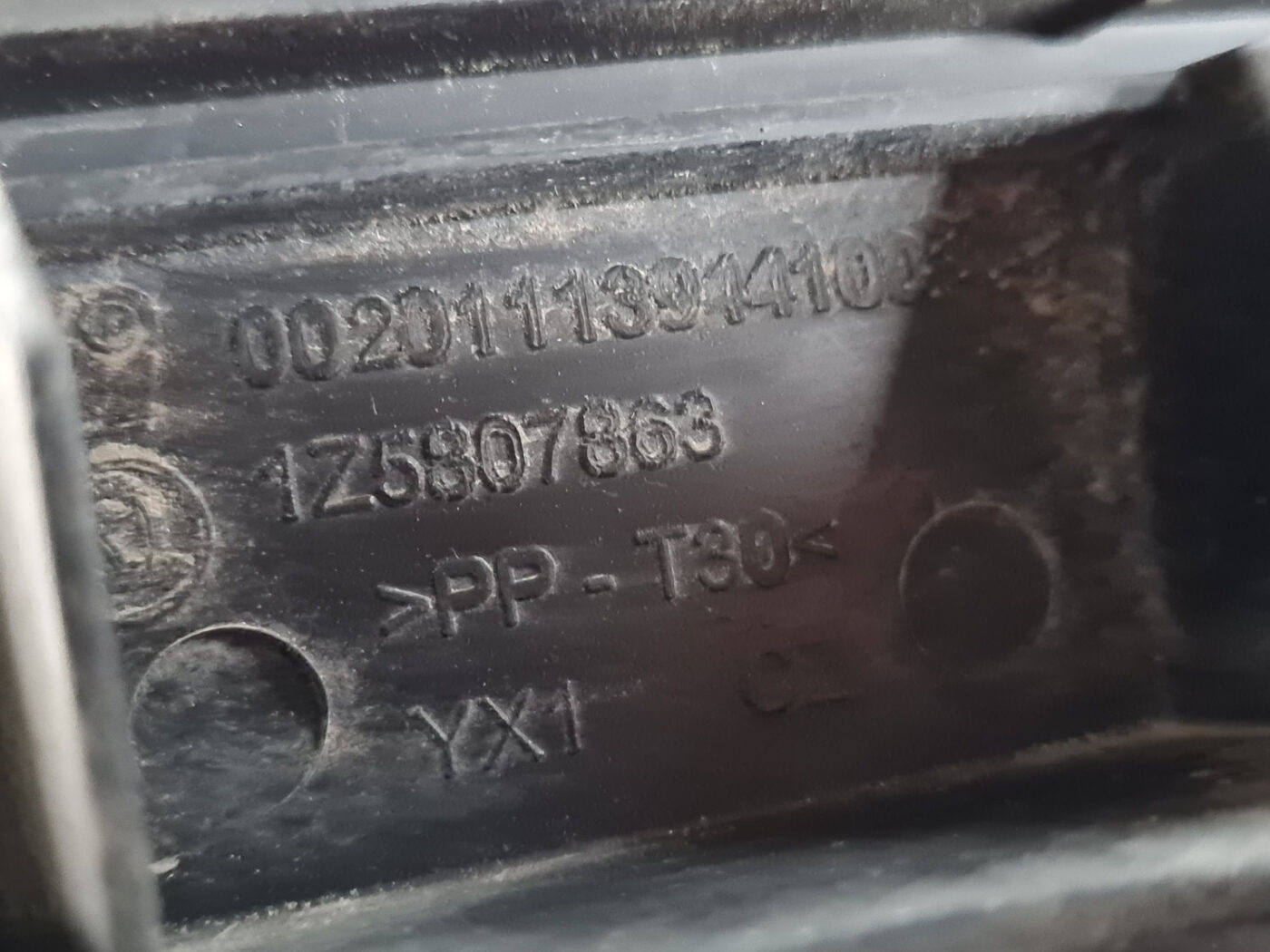 Aizmugurējā spārna un bufera stiprinājums priekš ŠKODA OCTAVIA 2007 3 Aizmugurējā spārna un bufera stiprinājums priekš ŠKODA OCTAVIA 2007