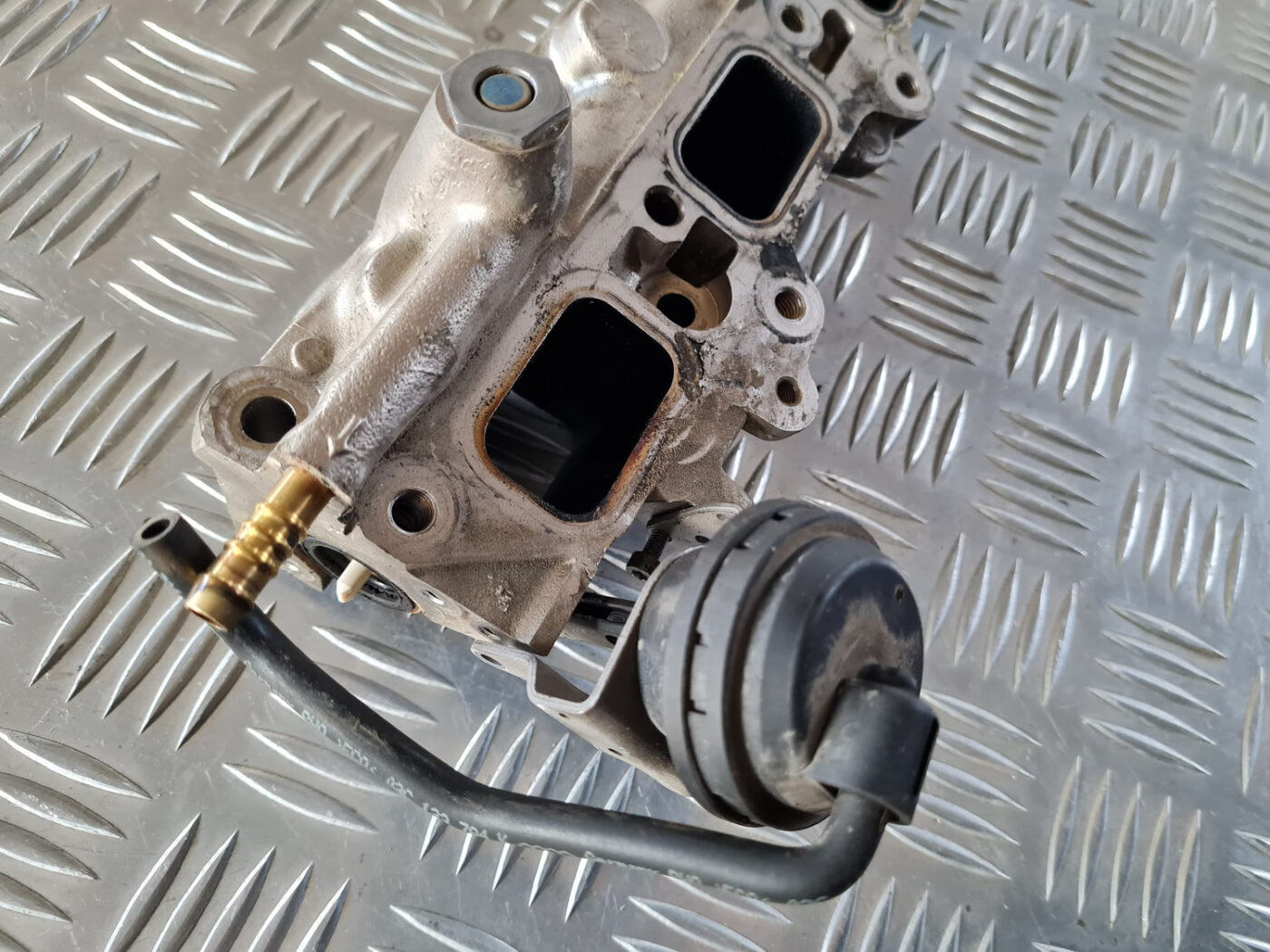 Degvielas sadales caurule priekš ŠKODA OCTAVIA 2007 2 Degvielas sadales caurule priekš ŠKODA OCTAVIA 2007