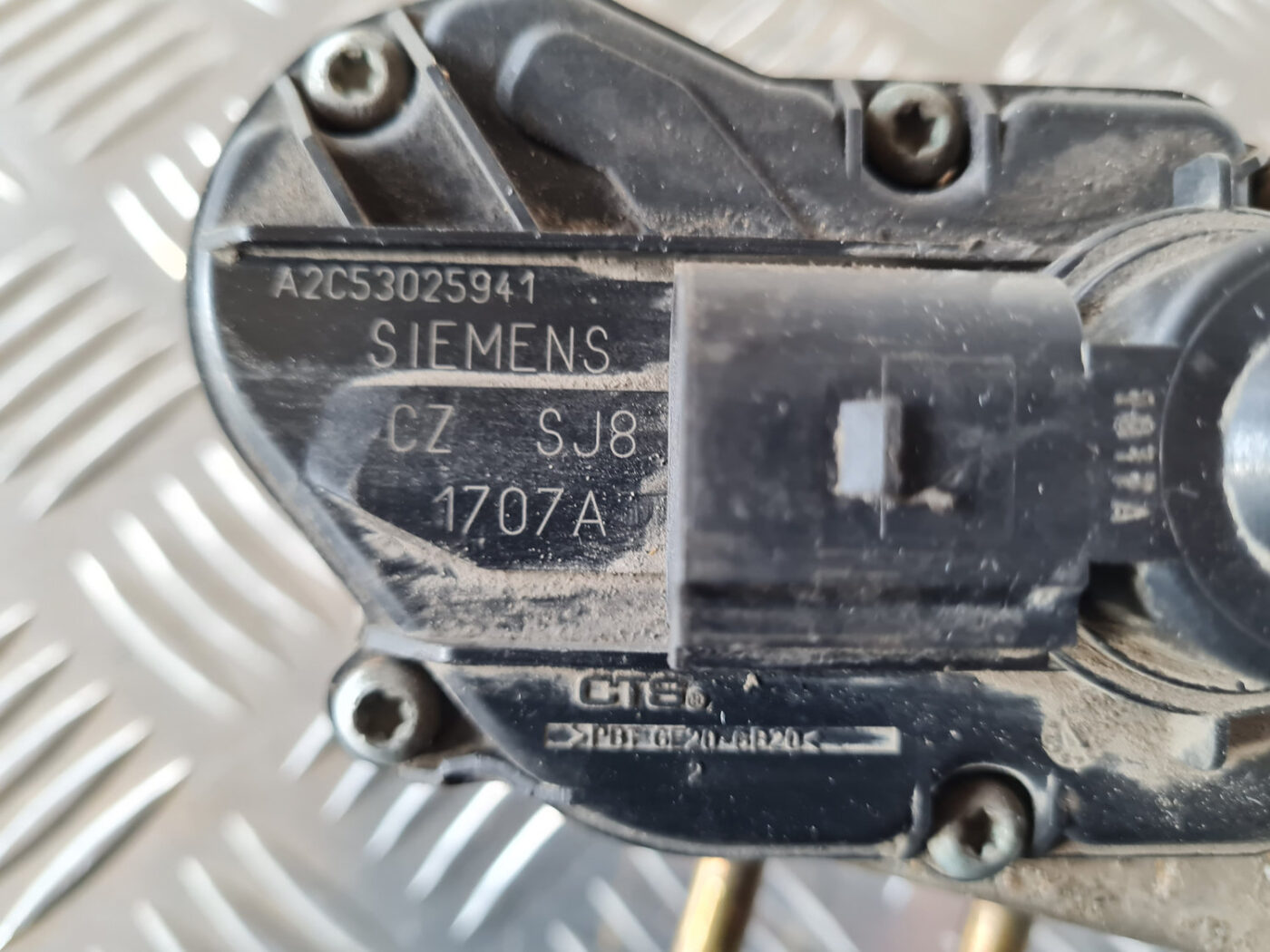 EGR vārsts priekš ŠKODA OCTAVIA 2007 6 EGR vārsts priekš ŠKODA OCTAVIA 2007