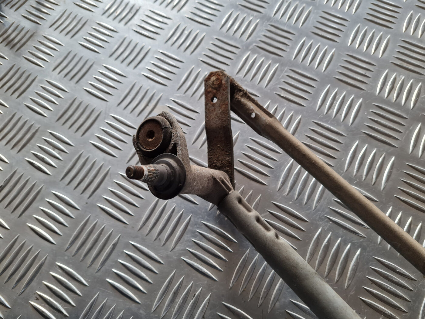 Vējstikla tīrīšanas mehānisms priekš ŠKODA OCTAVIA 2007 2 Vējstikla tīrīšanas mehānisms priekš ŠKODA OCTAVIA 2007