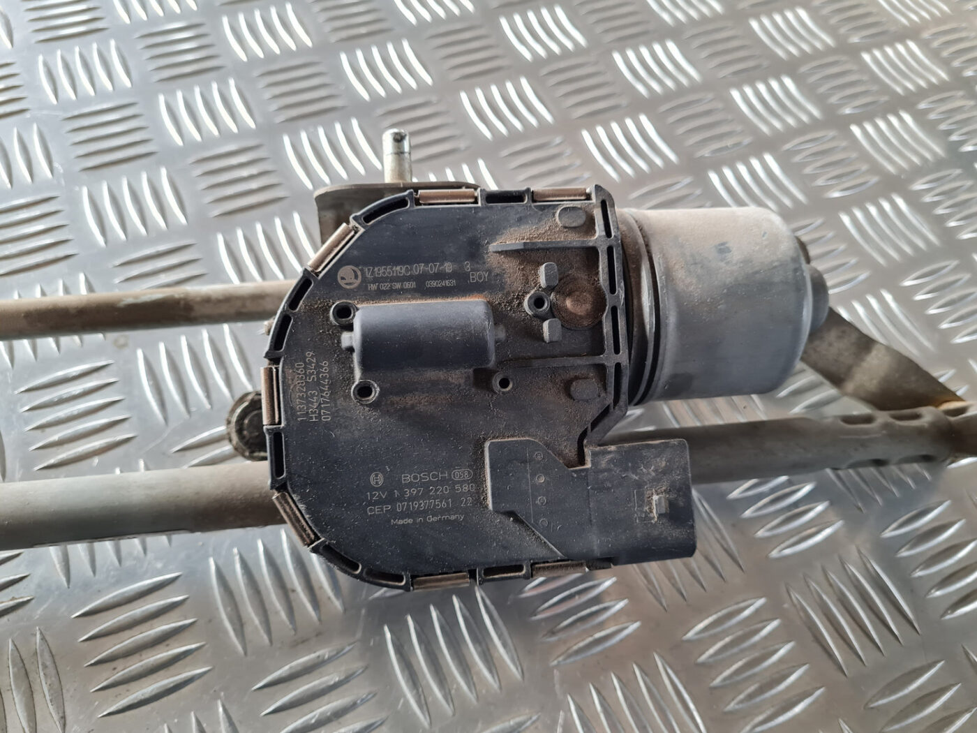 Vējstikla tīrīšanas mehānisms priekš ŠKODA OCTAVIA 2007 8 Vējstikla tīrīšanas mehānisms priekš ŠKODA OCTAVIA 2007