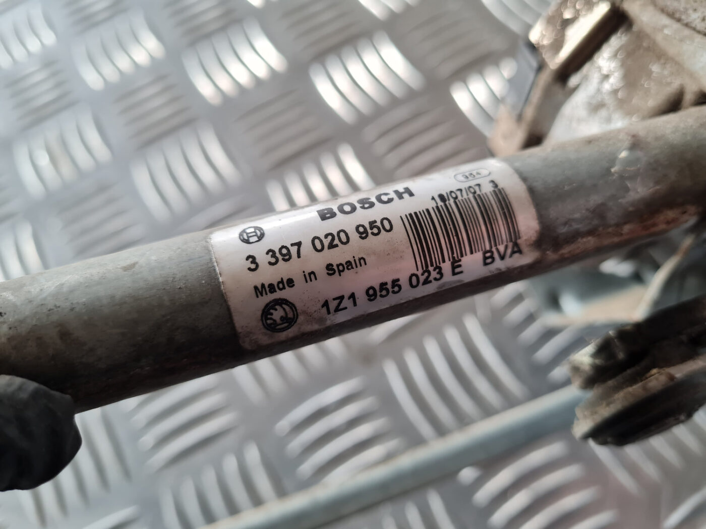 Vējstikla tīrīšanas mehānisms priekš ŠKODA OCTAVIA 2007 5 Vējstikla tīrīšanas mehānisms priekš ŠKODA OCTAVIA 2007