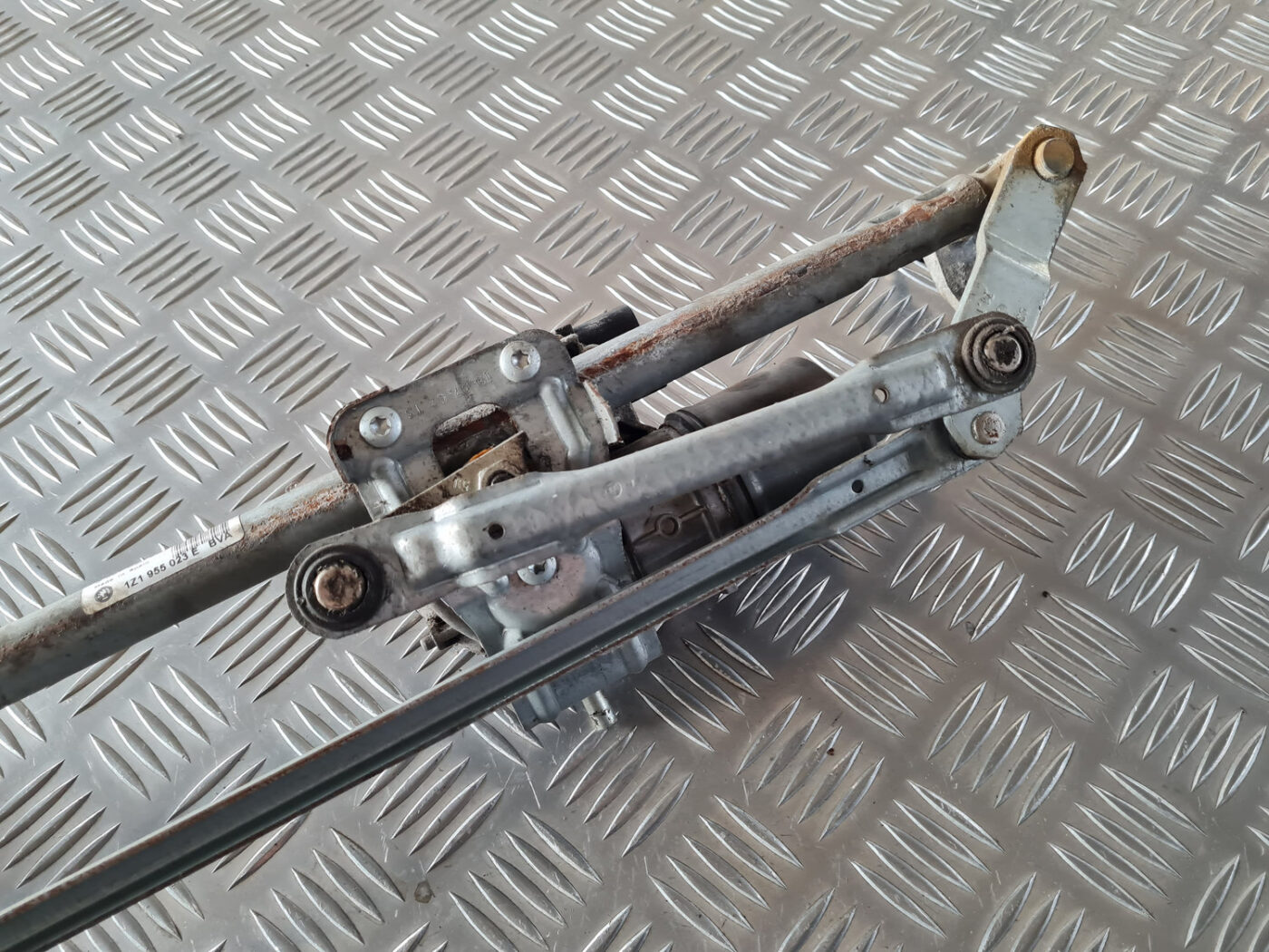 Vējstikla tīrīšanas mehānisms priekš ŠKODA OCTAVIA 2007 4 Vējstikla tīrīšanas mehānisms priekš ŠKODA OCTAVIA 2007