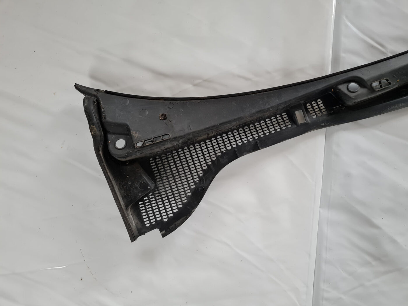 Vējstikla uzlikas (deflektora) režģis priekš ŠKODA OCTAVIA 2007 2 Vējstikla uzlikas (deflektora) režģis priekš ŠKODA OCTAVIA 2007