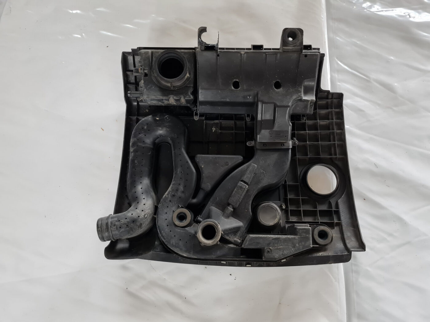 Dzinēja dekoratīvais vāks priekš ŠKODA OCTAVIA 2007 2 Dzinēja dekoratīvais vāks priekš ŠKODA OCTAVIA 2007