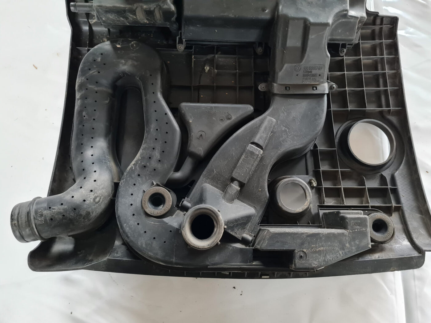 Dzinēja dekoratīvais vāks priekš ŠKODA OCTAVIA 2007 7 Dzinēja dekoratīvais vāks priekš ŠKODA OCTAVIA 2007