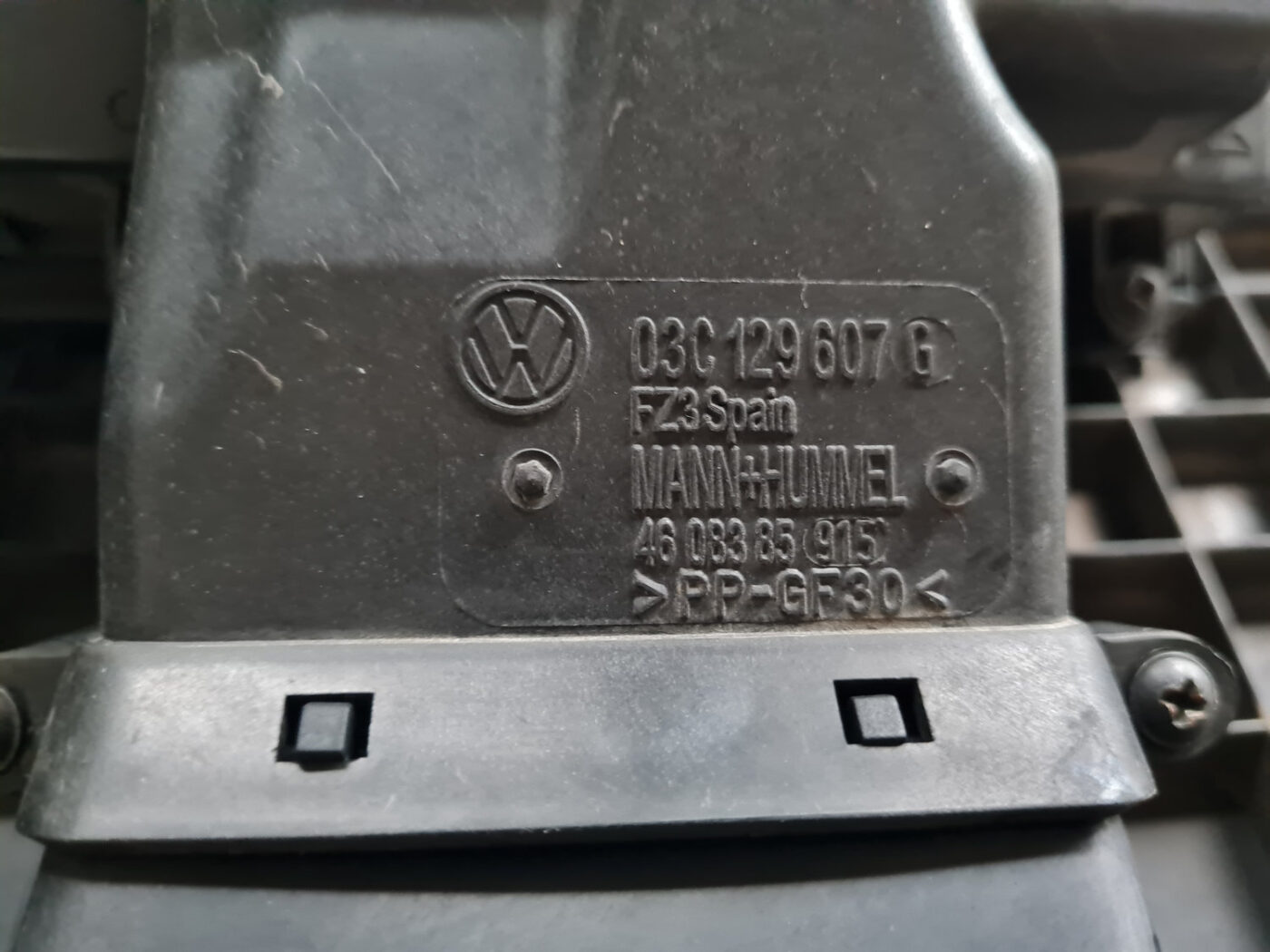 Dzinēja dekoratīvais vāks priekš ŠKODA OCTAVIA 2007 5 Dzinēja dekoratīvais vāks priekš ŠKODA OCTAVIA 2007