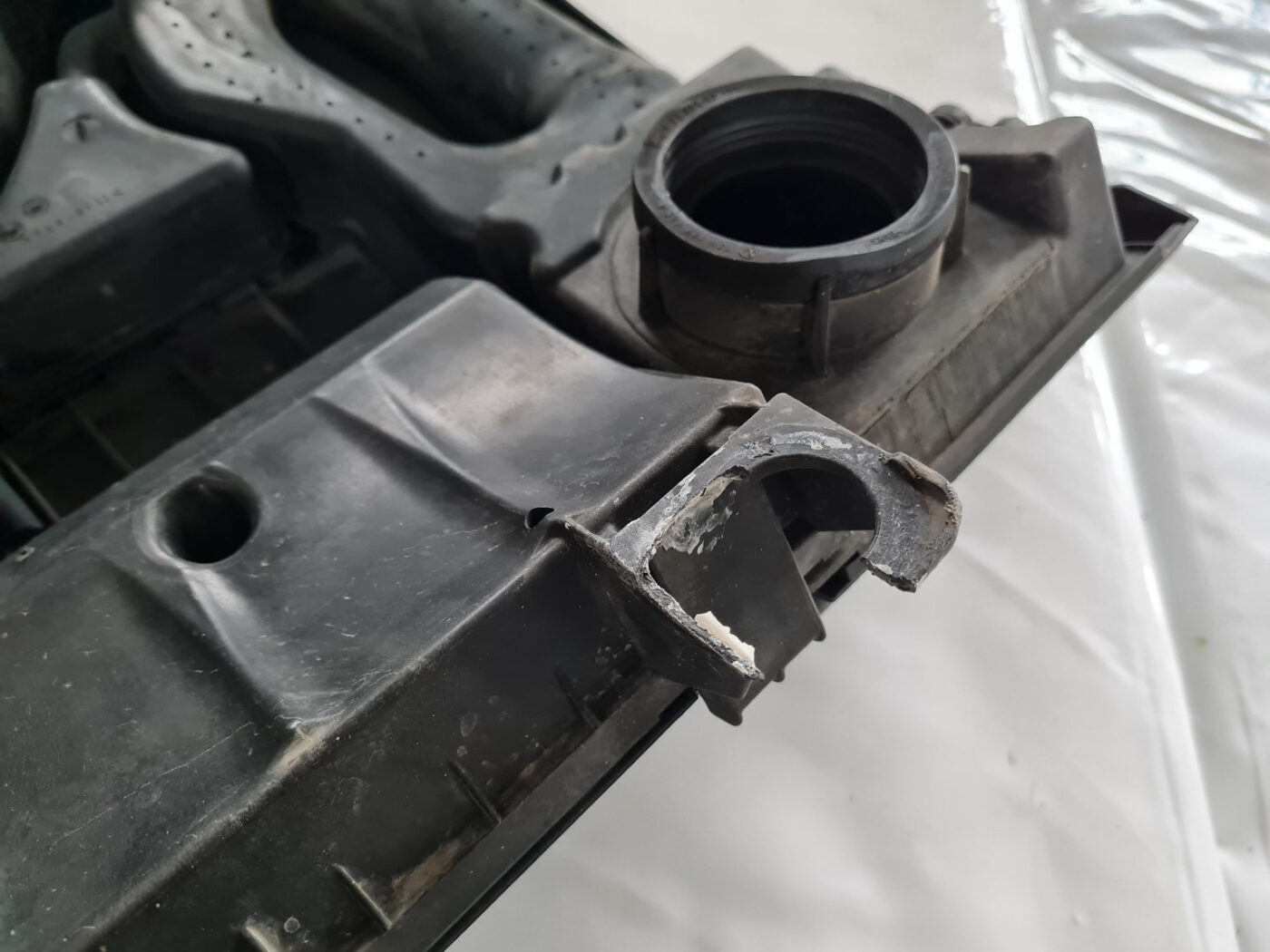 Dzinēja dekoratīvais vāks priekš ŠKODA OCTAVIA 2007 4 Dzinēja dekoratīvais vāks priekš ŠKODA OCTAVIA 2007