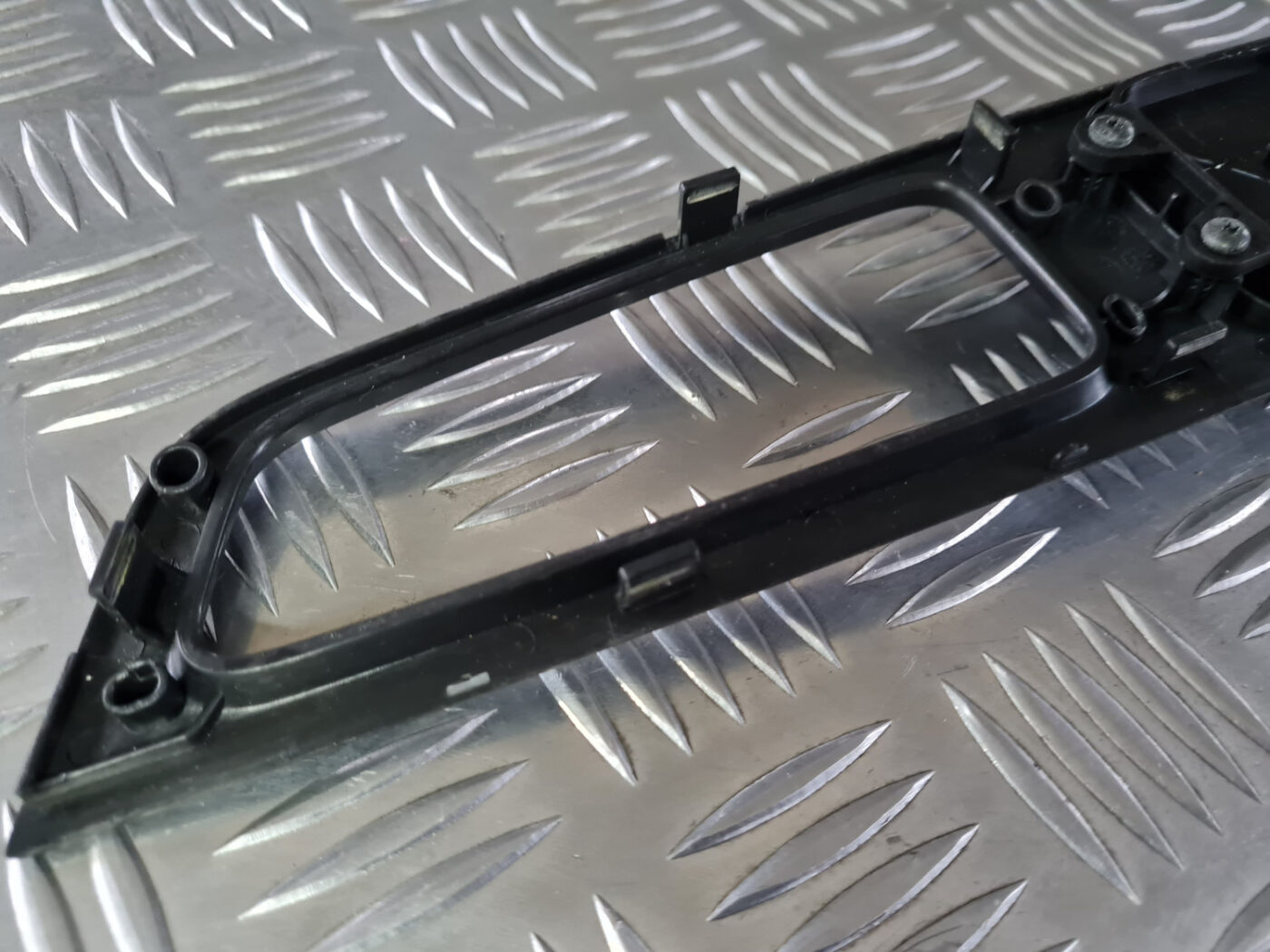 Durvju apdares uzlika priekš VOLVO XC 60 2009 6 Durvju apdares uzlika priekš VOLVO XC 60 2009