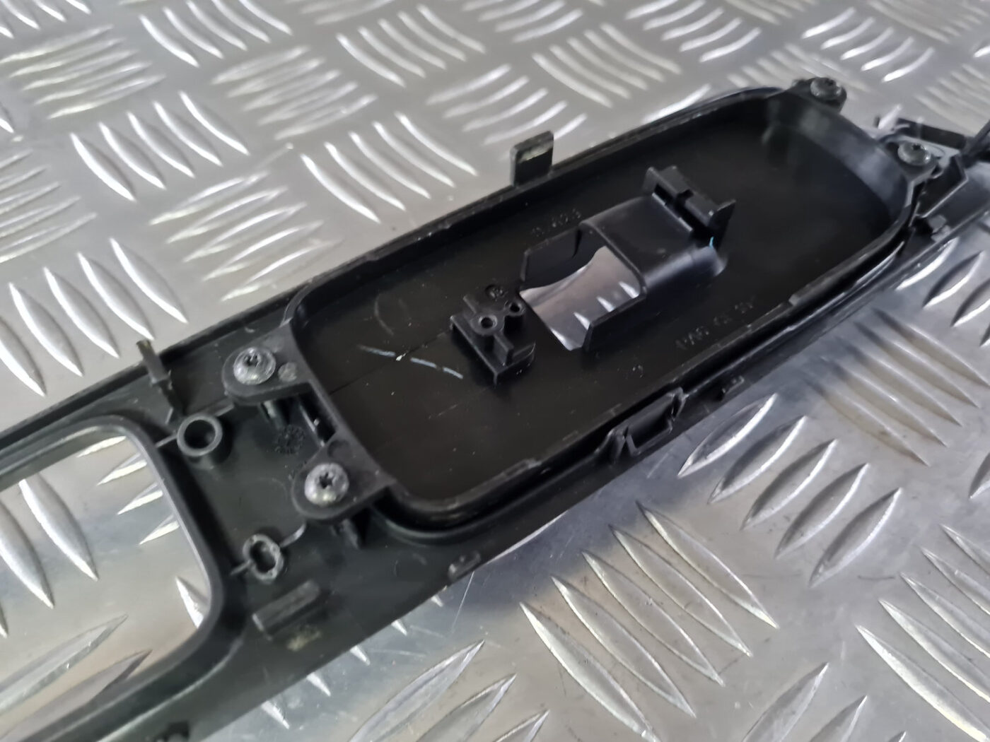 Durvju apdares uzlika priekš VOLVO XC 60 2009 5 Durvju apdares uzlika priekš VOLVO XC 60 2009