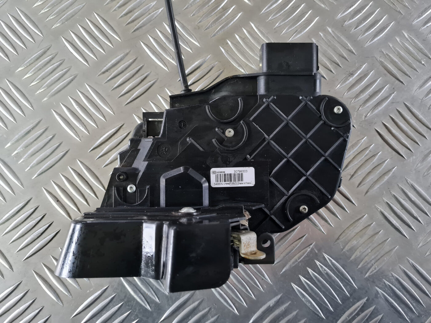 Priekšējo labo durvju slēdzene priekš VOLVO XC 60 2009 7 Priekšējo labo durvju slēdzene priekš VOLVO XC 60 2009