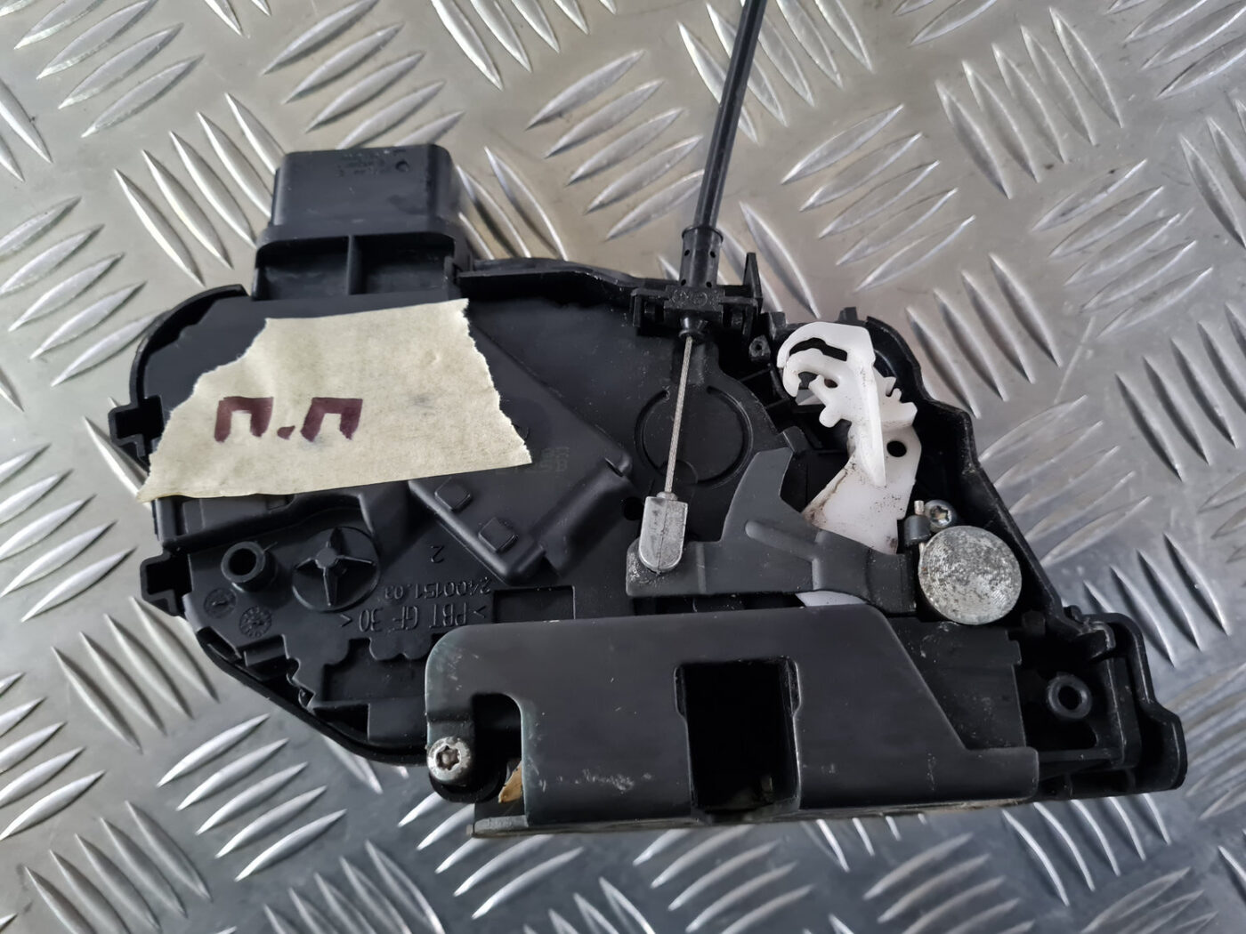 Priekšējo labo durvju slēdzene priekš VOLVO XC 60 2009 4 Priekšējo labo durvju slēdzene priekš VOLVO XC 60 2009