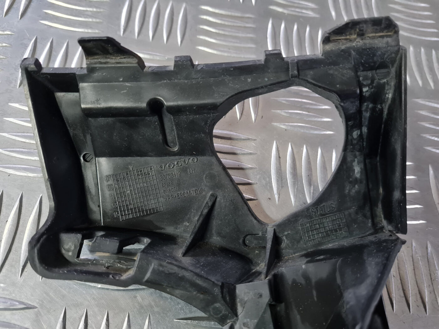 Lukturu mazgātāja sprauslas kronšteins priekš VOLVO XC 60 2009