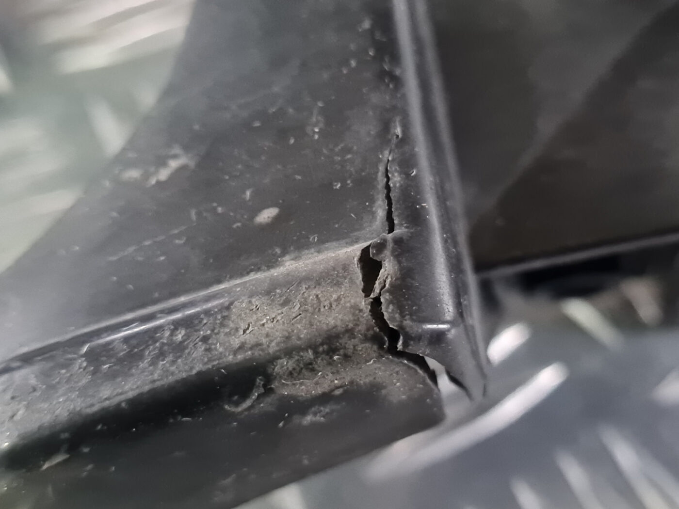 Lukturu mazgātāja sprauslas kronšteins priekš VOLVO XC 60 2009