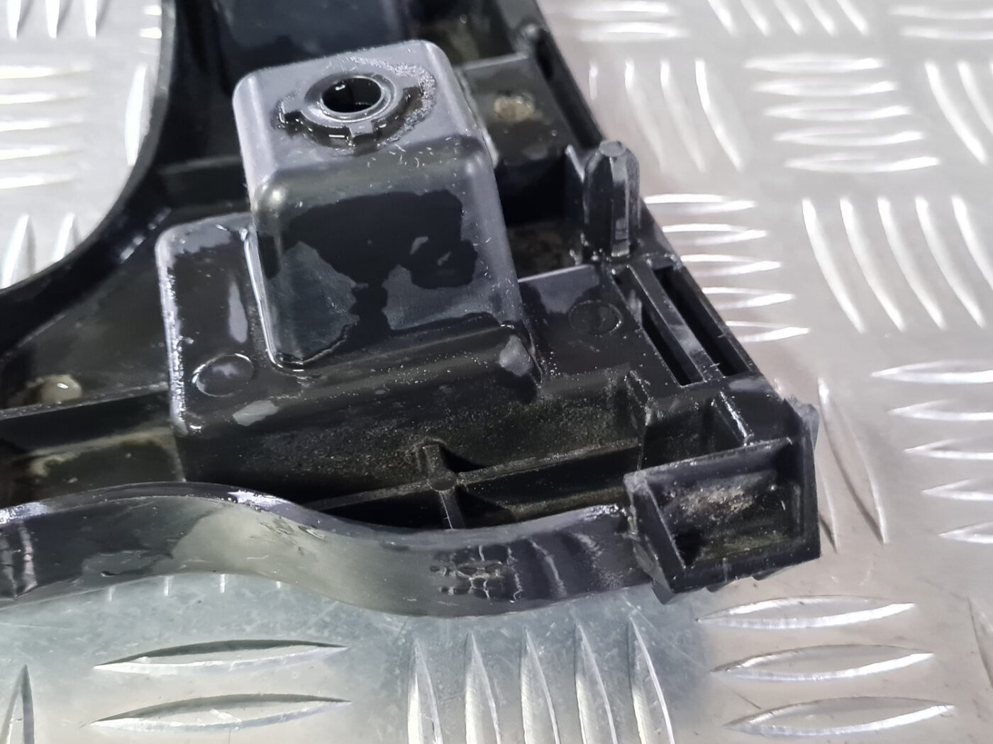 Aizmugurēja bufera kronšteins priekš VOLVO XC 60 2009 4 Aizmugurēja bufera kronšteins priekš VOLVO XC 60 2009