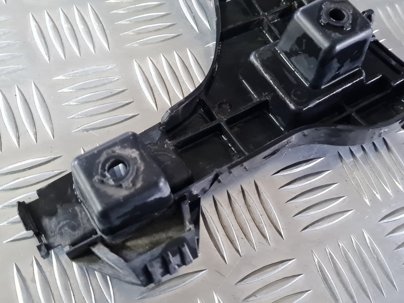 Aizmugurēja bufera kronšteins priekš VOLVO XC 60 2009 3 Aizmugurēja bufera kronšteins priekš VOLVO XC 60 2009