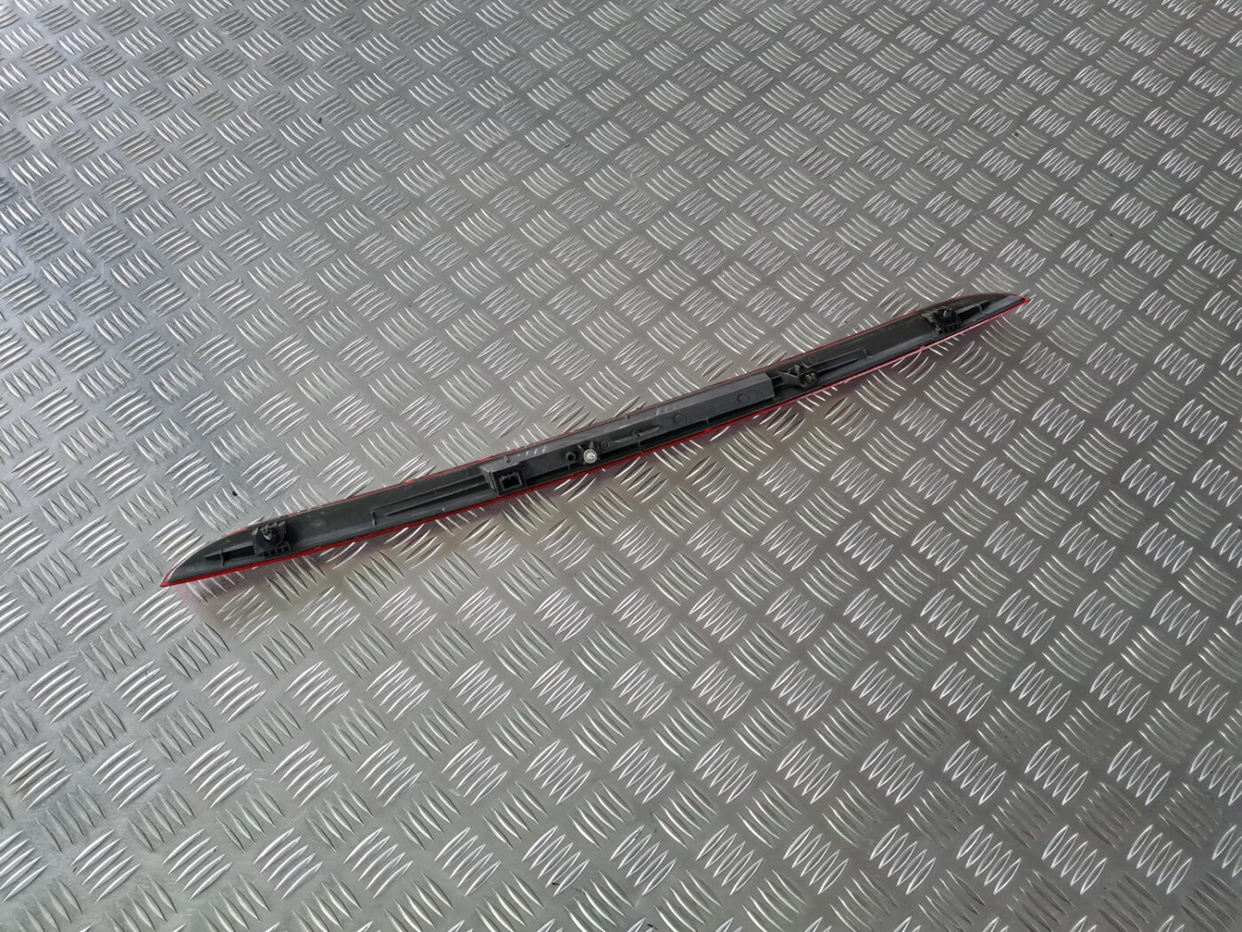 Stop signāls priekš VOLVO XC 60 2009 9 Stop signāls priekš VOLVO XC 60 2009