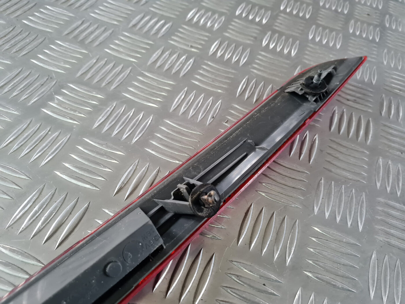 Stop signāls priekš VOLVO XC 60 2009 5 Stop signāls priekš VOLVO XC 60 2009