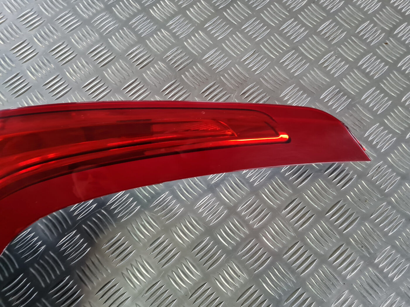 Aizmugurējais labais lukturis priekš VOLVO XC 60 2009