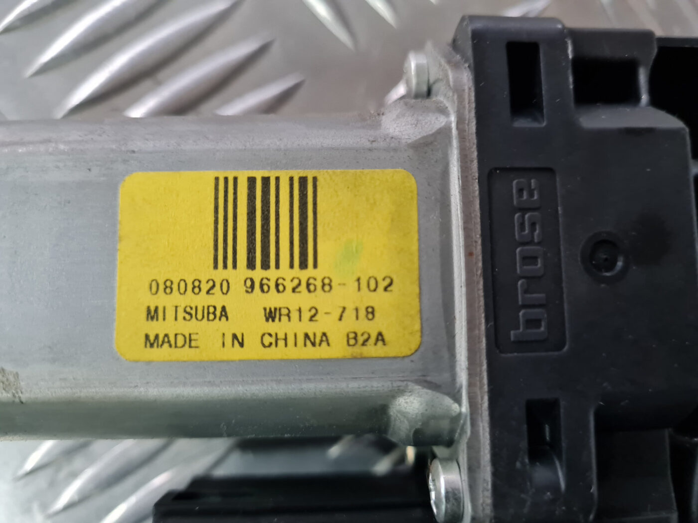 Elektrisko stiklu motors priekš VOLVO XC 60 2009 3 Elektrisko stiklu motors priekš VOLVO XC 60 2009