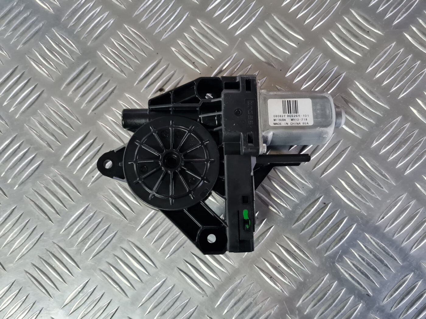 Elektrisko stiklu motors priekš VOLVO XC 60 2009 2 Elektrisko stiklu motors priekš VOLVO XC 60 2009