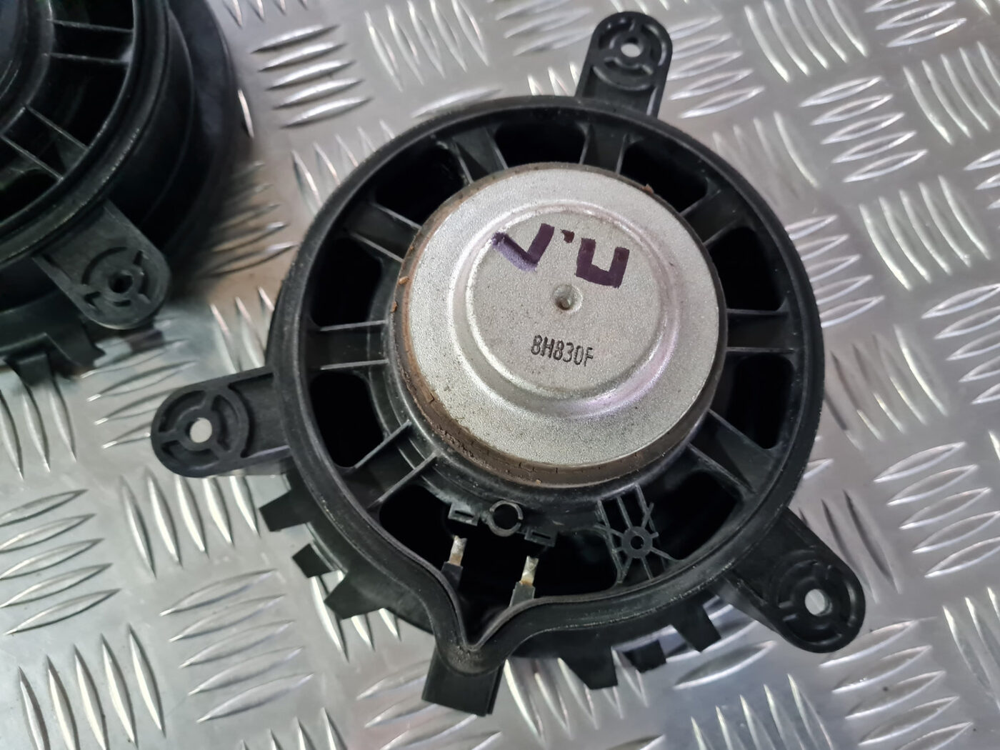 Durvju skaļrunis, apakšā priekš VOLVO XC 60 2009