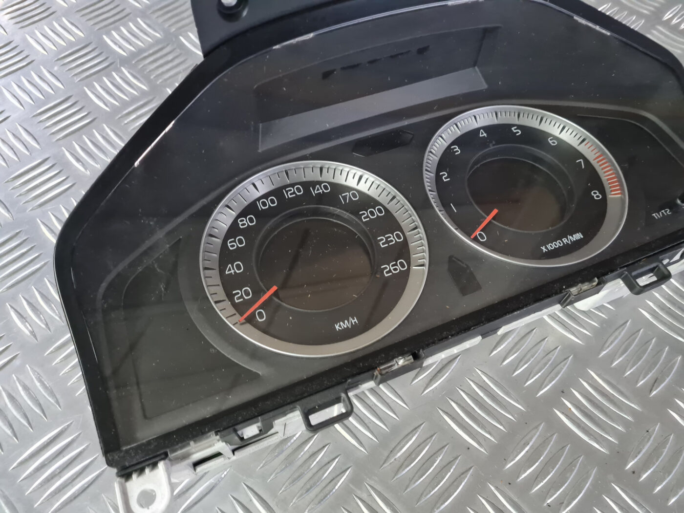 Spidometrs priekš VOLVO XC 60 2009 2 Spidometrs priekš VOLVO XC 60 2009