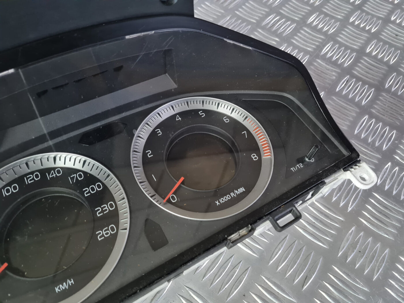 Spidometrs priekš VOLVO XC 60 2009 11 Spidometrs priekš VOLVO XC 60 2009