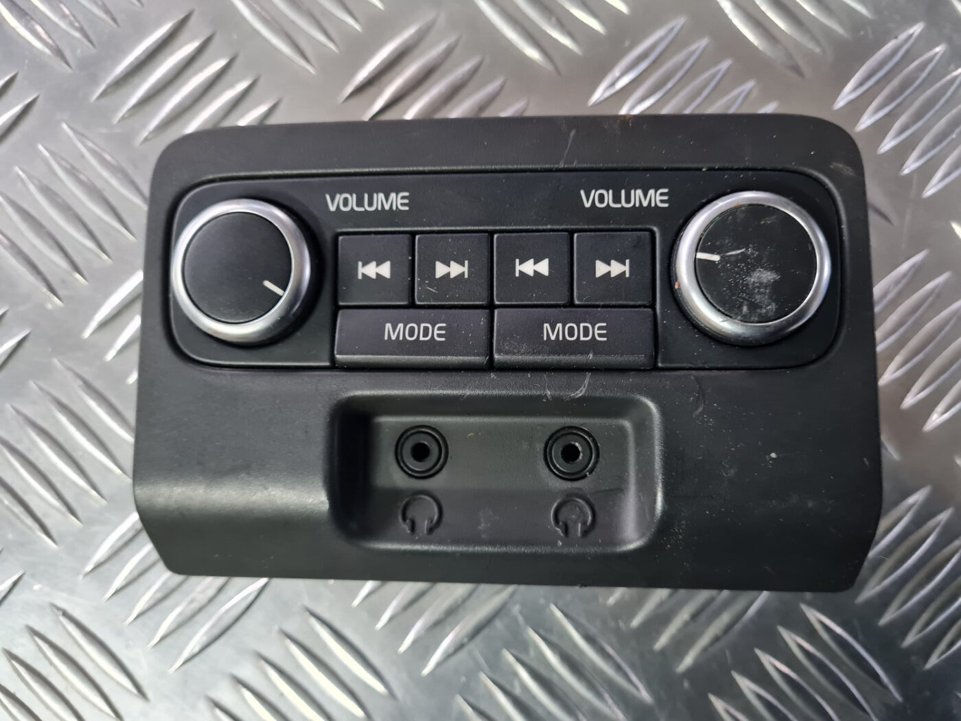 Multimēdijas pārslēgšanas slēdzis priekš VOLVO XC 60 2009