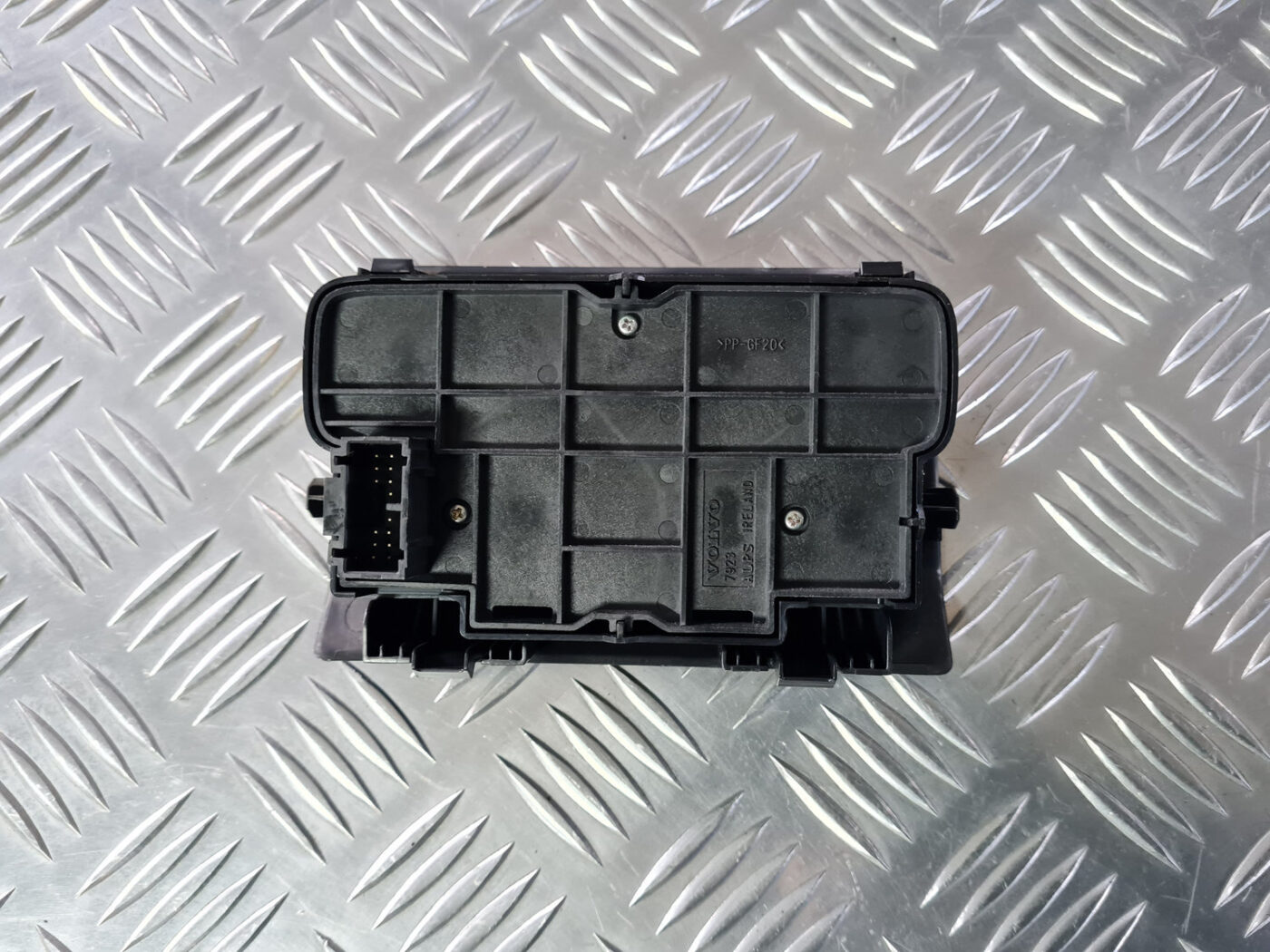 Multimēdijas pārslēgšanas slēdzis priekš VOLVO XC 60 2009