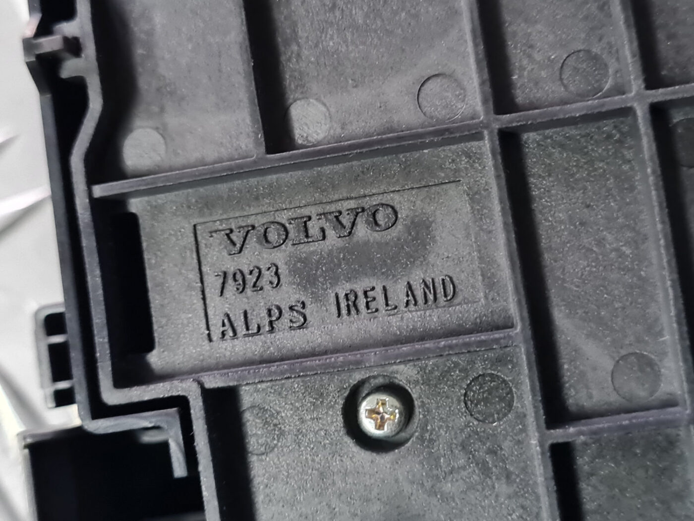 Multimēdijas pārslēgšanas slēdzis priekš VOLVO XC 60 2009