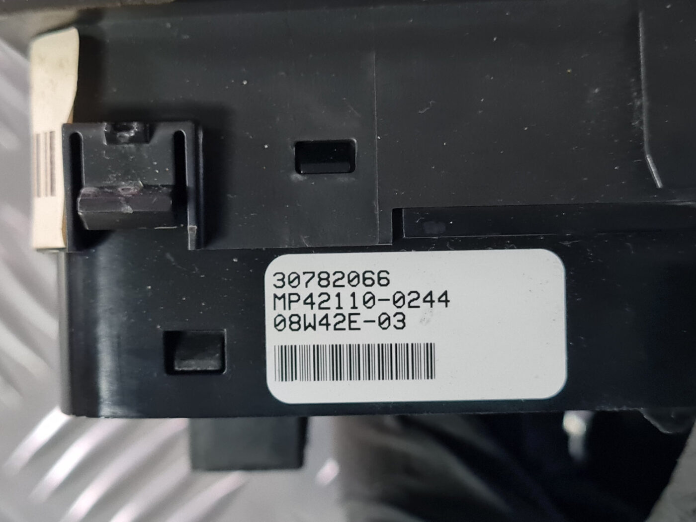 Multimēdijas pārslēgšanas slēdzis priekš VOLVO XC 60 2009