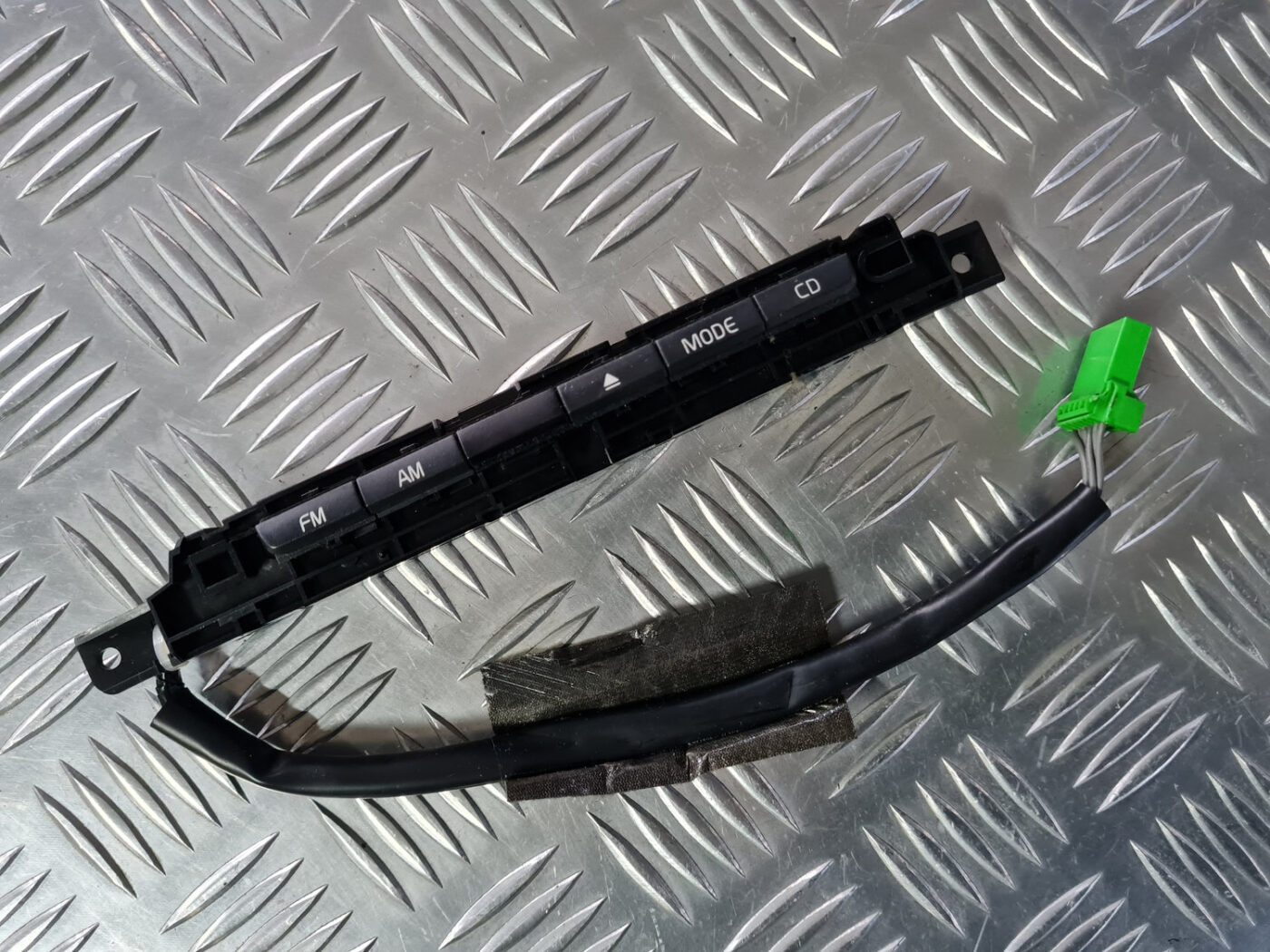 Multimēdijas pārslēgšanas slēdzis priekš VOLVO XC 60 2009 2 Multimēdijas pārslēgšanas slēdzis priekš VOLVO XC 60 2009