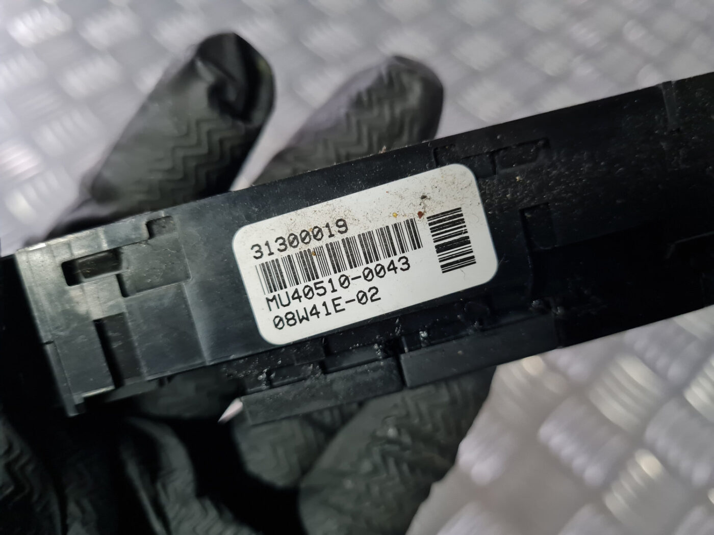 Multimēdijas pārslēgšanas slēdzis priekš VOLVO XC 60 2009 3 Multimēdijas pārslēgšanas slēdzis priekš VOLVO XC 60 2009