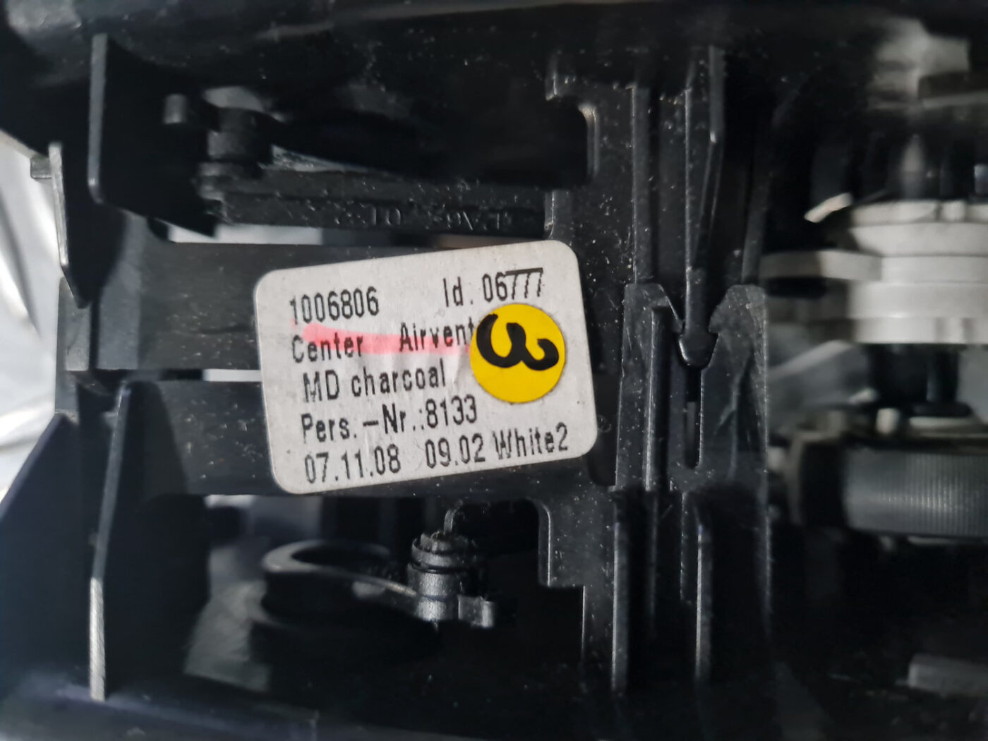 Mērinstrumentu paneļa gaisa vads, centrā priekš VOLVO XC 60 2009 4 Mērinstrumentu paneļa gaisa vads, centrā priekš VOLVO XC 60 2009