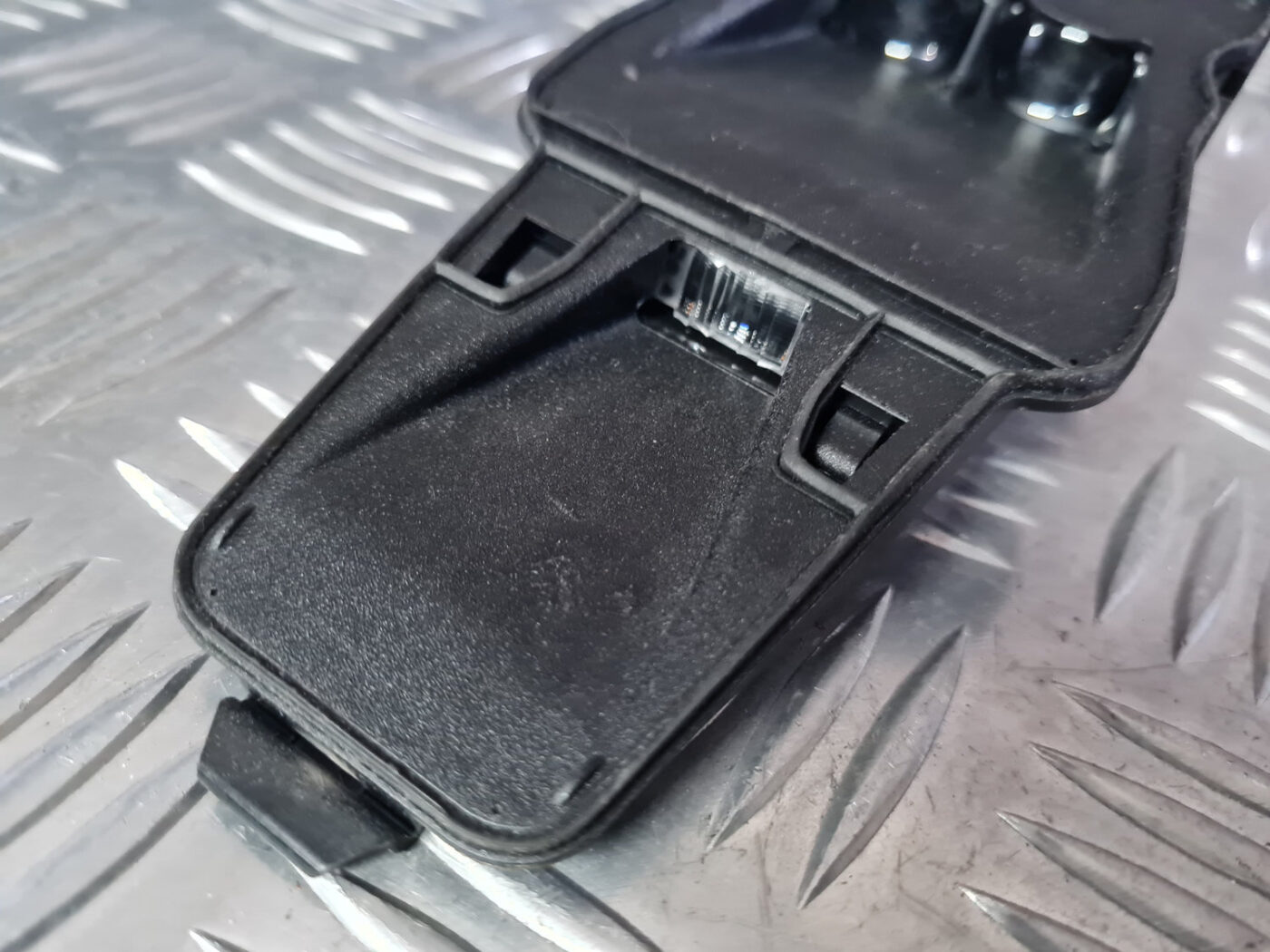 Adaptīvās kruīza kontroles sensors priekš VOLVO XC 60 2009 5 Adaptīvās kruīza kontroles sensors priekš VOLVO XC 60 2009