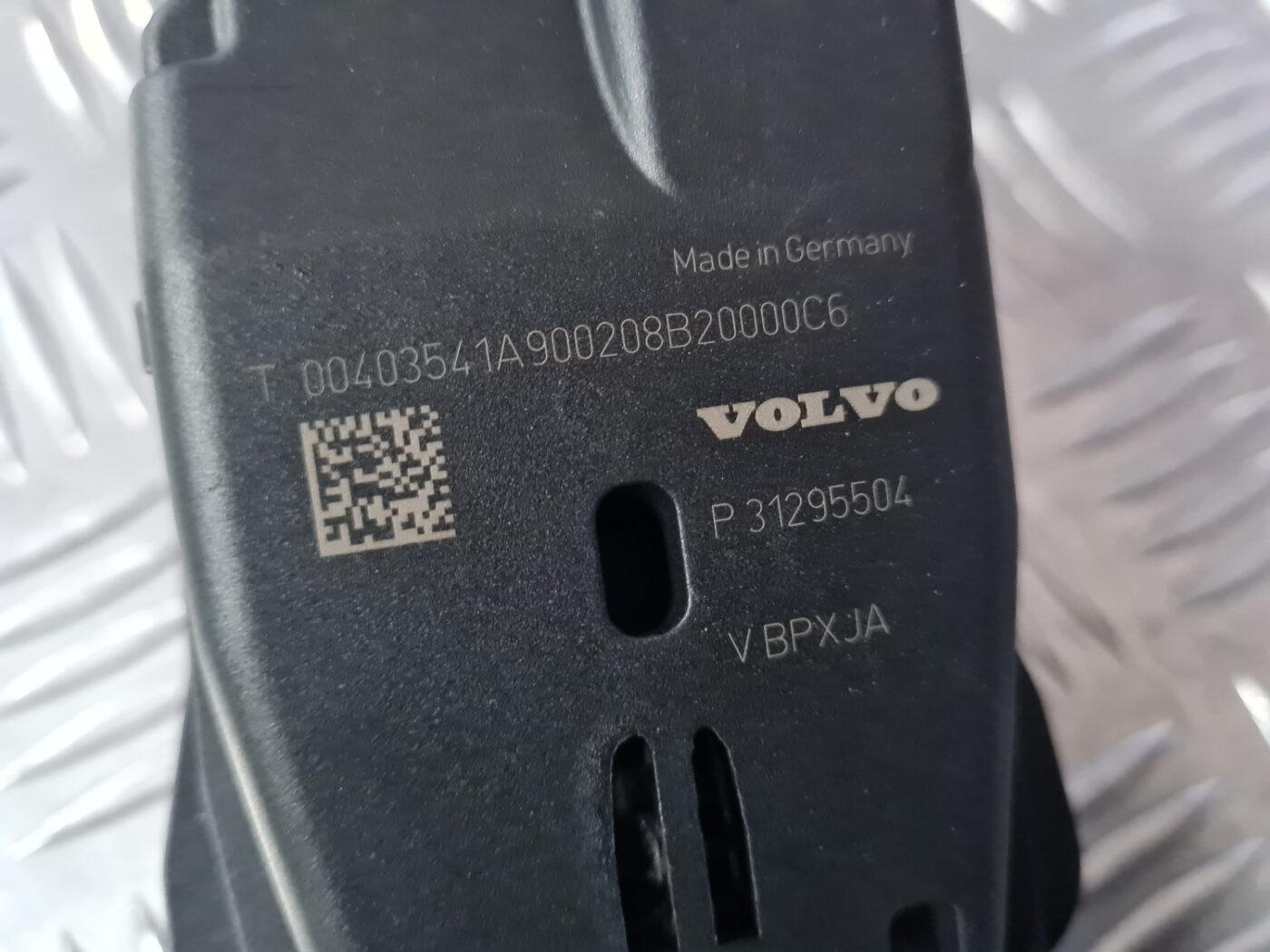 Adaptīvās kruīza kontroles sensors priekš VOLVO XC 60 2009 4 Adaptīvās kruīza kontroles sensors priekš VOLVO XC 60 2009