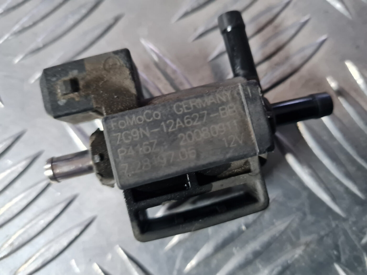 Solenoīda vakuuma vārsts priekš VOLVO XC 60 2009 2 Solenoīda vakuuma vārsts priekš VOLVO XC 60 2009