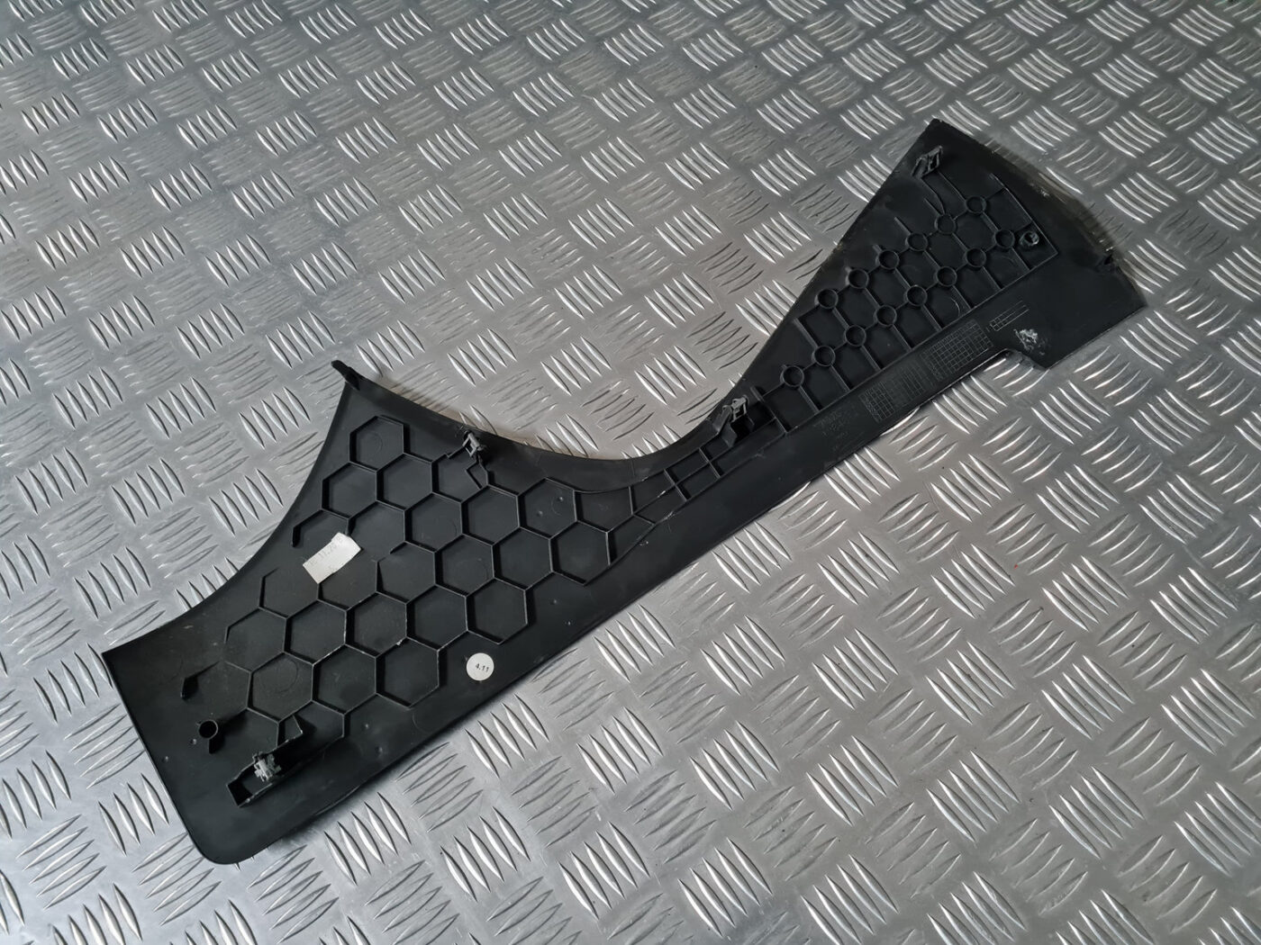 Centrālās konsoles (apdares) sānu panelis priekš VOLVO XC 60 2009 2 Centrālās konsoles (apdares) sānu panelis priekš VOLVO XC 60 2009