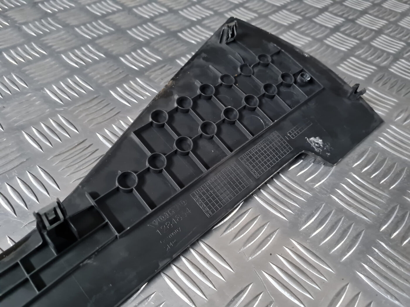 Centrālās konsoles (apdares) sānu panelis priekš VOLVO XC 60 2009 4 Centrālās konsoles (apdares) sānu panelis priekš VOLVO XC 60 2009