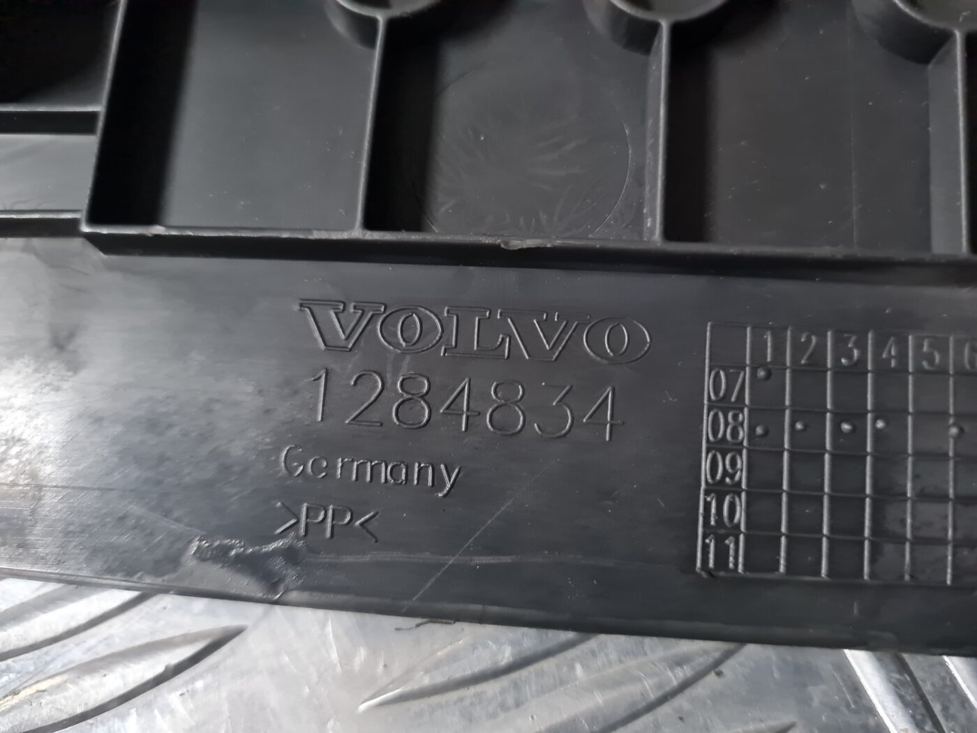 Centrālās konsoles (apdares) sānu panelis priekš VOLVO XC 60 2009 3 Centrālās konsoles (apdares) sānu panelis priekš VOLVO XC 60 2009