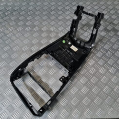 Centrālās konsoles iekšējā plastmasa priekš VOLVO XC 60 2009