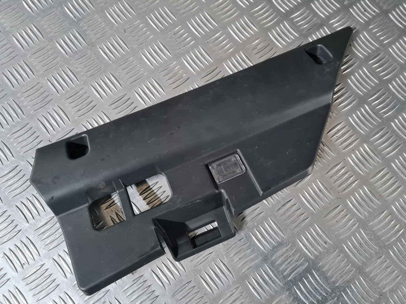 Mērinstrumentu paneļa apakšēja apdare priekš VOLVO XC 60 2009