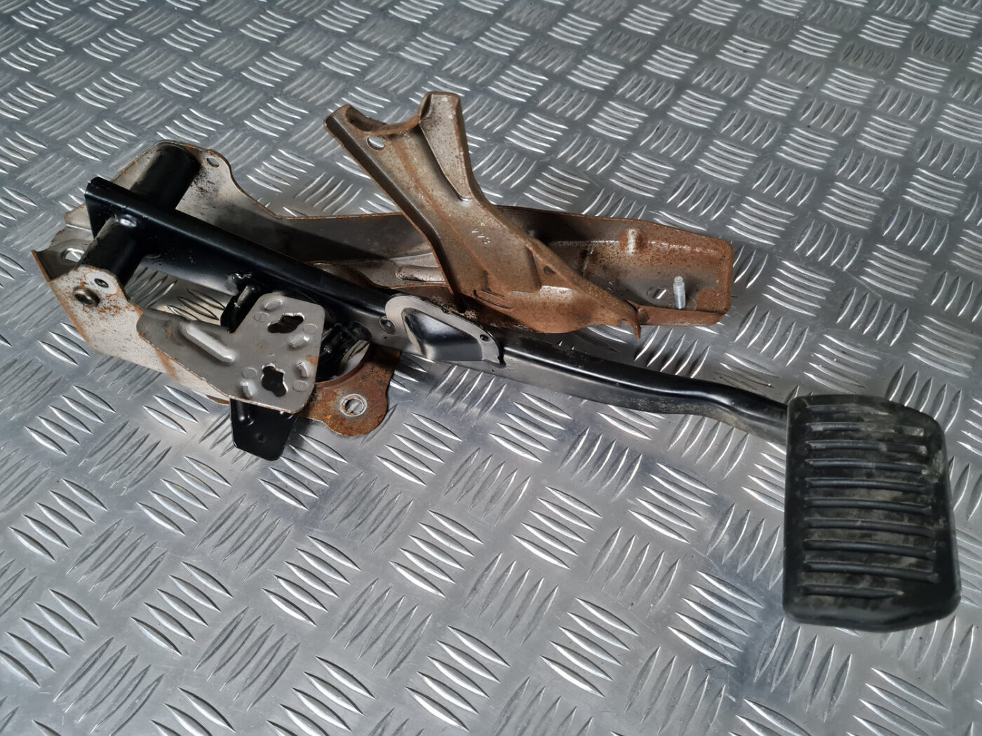 Bremžu pedālis priekš VOLVO XC 60 2009